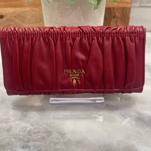 Prada leather wallet in EUC goregous lamb skin leather!